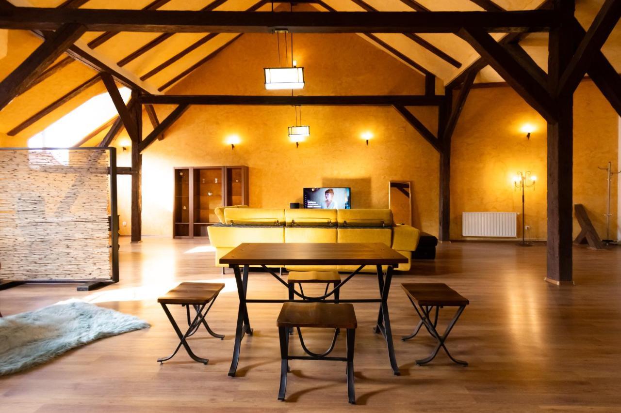 The Attic - Large Open-Space In The Old Town Of Brasov, Minutes Away From The Black Church Екстериор снимка