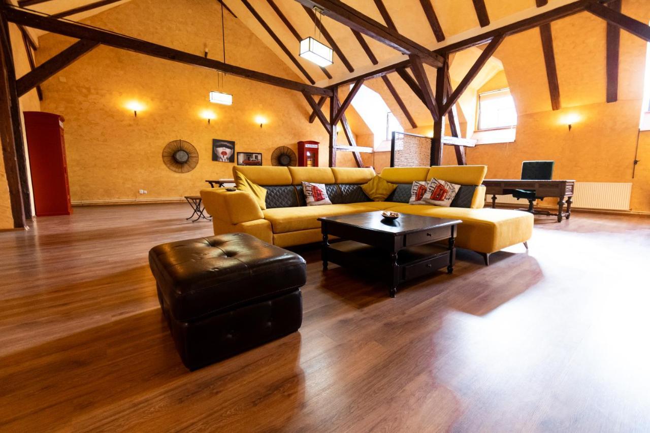 The Attic - Large Open-Space In The Old Town Of Brasov, Minutes Away From The Black Church Екстериор снимка